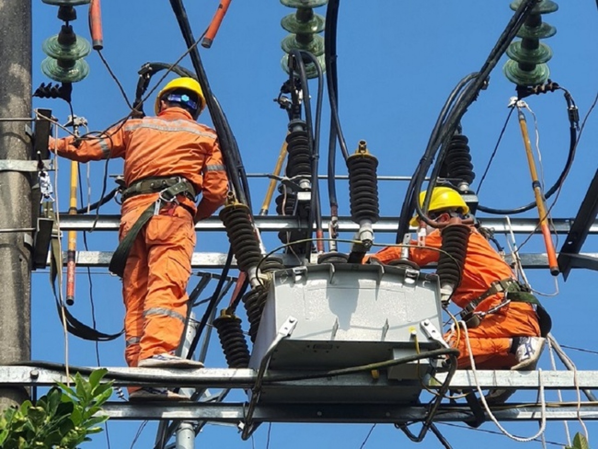 PM calls for power saving amid crunch, hydropower plants suspend operations